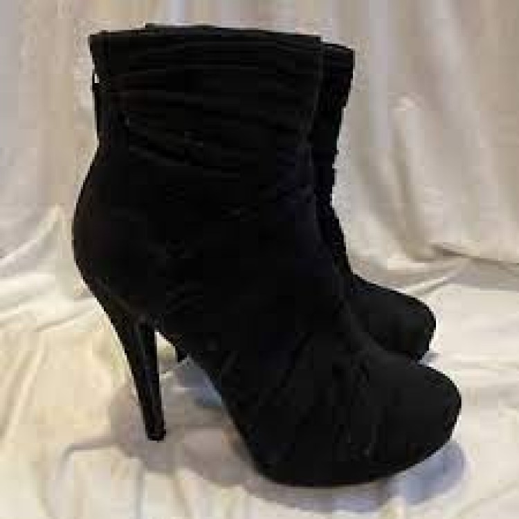 VALERIE BLACK BOOTS SIZE 3